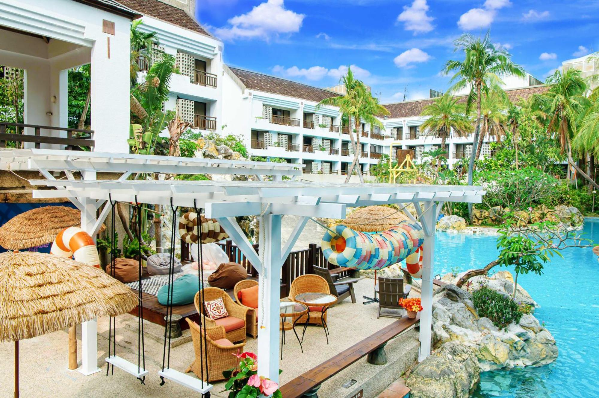 Yoho Beach Resort Kenting Heng-ch'un Exterior foto The pool at Sandals Royal Plantation