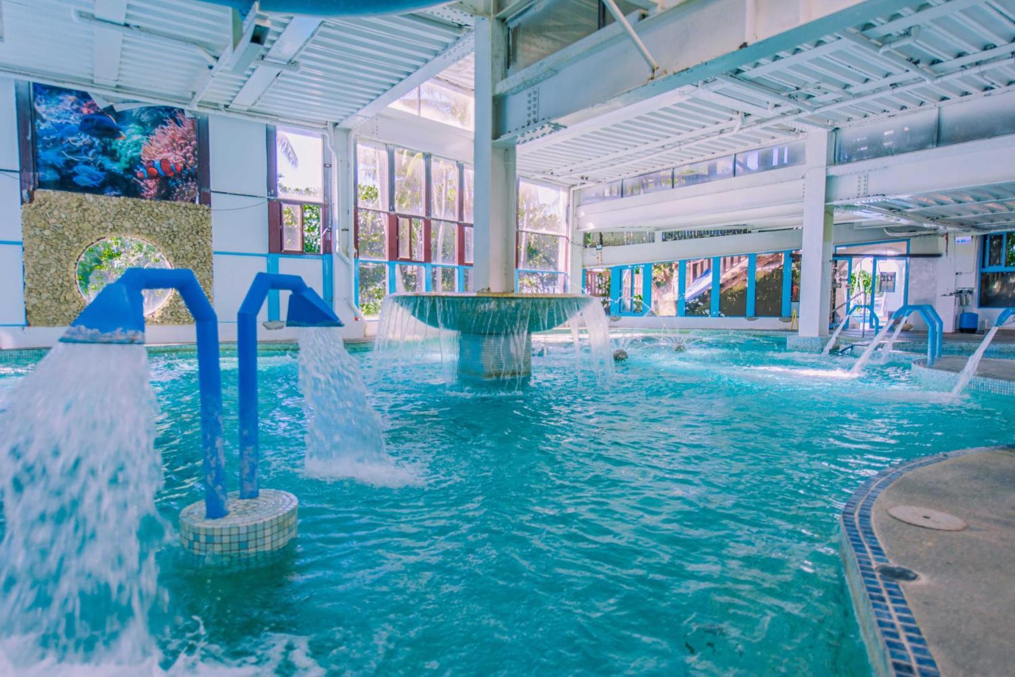 Yoho Beach Resort Kenting Heng-ch'un Exterior foto The indoor pool at the hotel